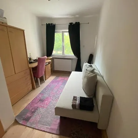 Schoenes Im Charmanten Haus Δωμάτια σε οικογενειακή κατοικία